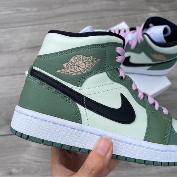 Air Jordan 1 Mid Women’s Dutch Green - Picture 4 of 10